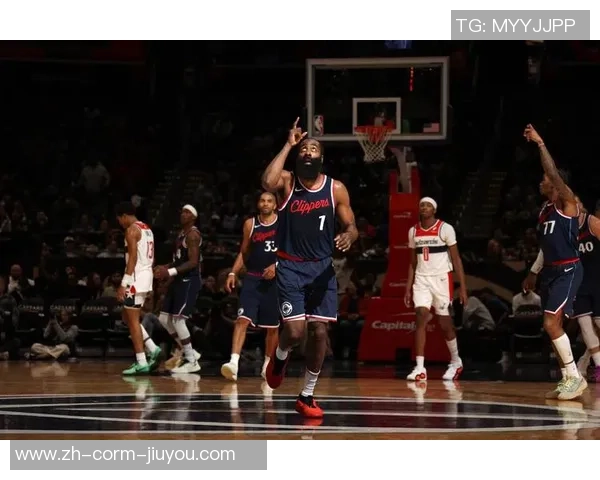 比惨大会快船四连败,候补得分5比41闹麻了,四大引援遍地窘境